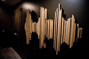 Luxury 2-Bedroom Condo Steps Away from the French Quarter