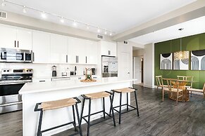 Luxury 2-Bedroom Condo Steps Away from the French Quarter