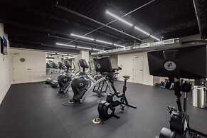 Luxury 2-Bedroom Condo Steps Away from the French Quarter