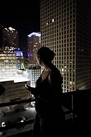 Luxury 2-Bedroom Condo Steps Away from the French Quarter