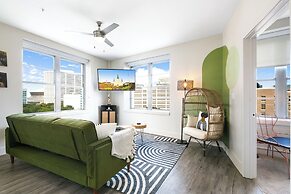 Luxury 2-Bedroom Condo Steps Away from the French Quarter