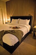 Luxury 2-Bedroom Condo Steps Away from the French Quarter