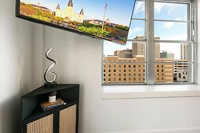 Luxury 2-Bedroom Condo Steps Away from the French Quarter