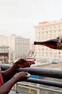 Luxury 2-Bedroom Condo Steps Away from the French Quarter