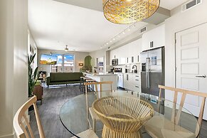 Luxury 2-Bedroom Condo Steps Away from the French Quarter