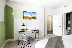 Luxury 2-Bedroom Condo Steps Away from the French Quarter