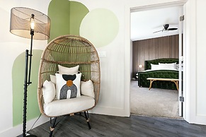 Luxury 2-Bedroom Condo Steps Away from the French Quarter