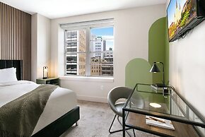 Luxury 2-Bedroom Condo Steps Away from the French Quarter