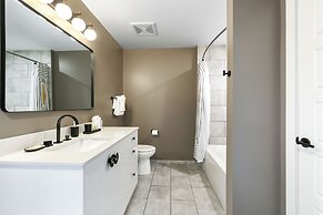 Luxury 2-Bedroom Condo Steps Away from the French Quarter