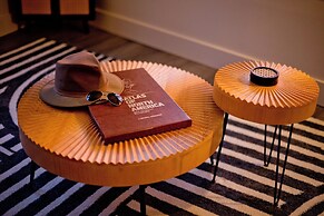 Luxury 2-Bedroom Condo Steps Away from the French Quarter