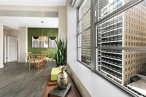 Luxury 2-Bedroom Condo Steps Away from the French Quarter