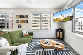 Luxury 2-Bedroom Condo Steps Away from the French Quarter