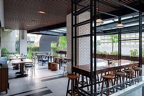 Whiz Luxe Hotel Spazio Surabaya