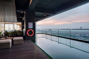 Whiz Luxe Hotel Spazio Surabaya