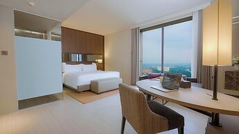 Whiz Luxe Hotel Spazio Surabaya