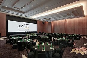 Whiz Luxe Hotel Spazio Surabaya