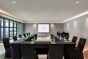 Whiz Luxe Hotel Spazio Surabaya