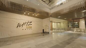 Whiz Luxe Hotel Spazio Surabaya