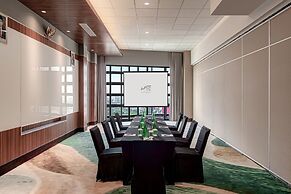 Whiz Luxe Hotel Spazio Surabaya