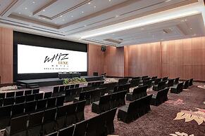 Whiz Luxe Hotel Spazio Surabaya