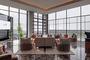 Whiz Luxe Hotel Spazio Surabaya