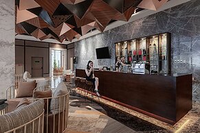 Whiz Luxe Hotel Spazio Surabaya