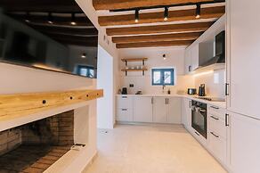 Kalathos Square Luxury Suites