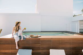 Kalathos Square Luxury Suites