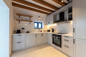 Kalathos Square Luxury Suites