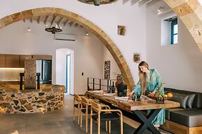 Kalathos Square Luxury Suites