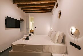 Kalathos Square Luxury Suites