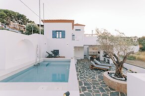 Kalathos Square Luxury Suites