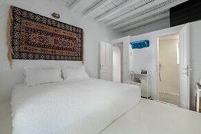 Kalathos Square Luxury Suites