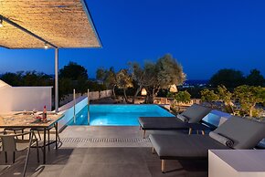 Kalathos Square Luxury Suites