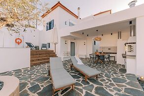 Kalathos Square Luxury Suites