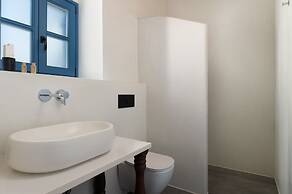 Kalathos Square Luxury Suites