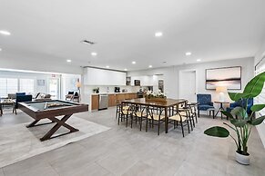 6 BR With Heated Pool Close to Beach