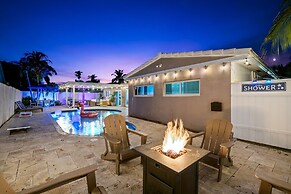 6 BR With Heated Pool Close to Beach