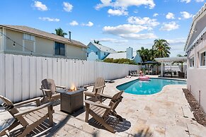 6 BR With Heated Pool Close to Beach