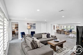 6 BR With Heated Pool Close to Beach