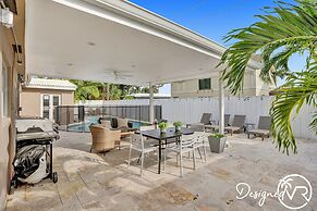 6 BR With Heated Pool Close to Beach