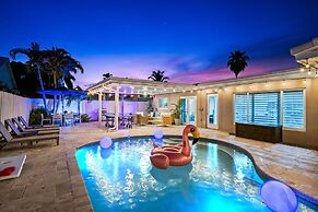 6 BR With Heated Pool Close to Beach