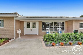 6 BR With Heated Pool Close to Beach