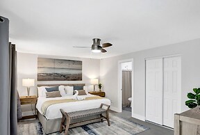 6 BR With Heated Pool Close to Beach