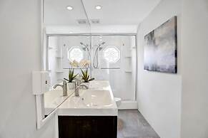 6 BR With Heated Pool Close to Beach