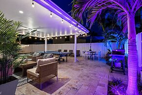 6 BR With Heated Pool Close to Beach