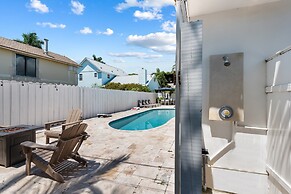 6 BR With Heated Pool Close to Beach