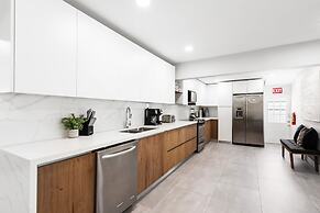 6 BR With Heated Pool Close to Beach