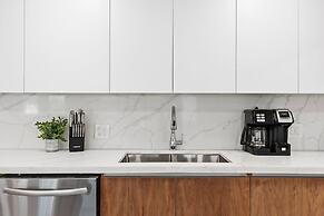 6 BR With Heated Pool Close to Beach