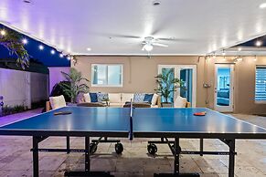 6 BR With Heated Pool Close to Beach